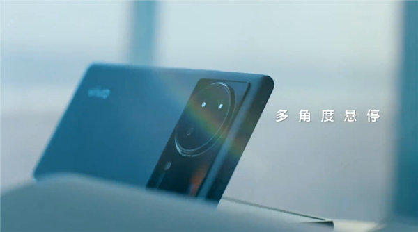 vivo官方放出首款折叠屏手机X Fold新宣传视频，着重多角度悬停
